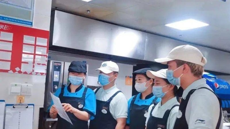 裱花甜品对奶油的要求较高，主要表现在以下几个方面：
