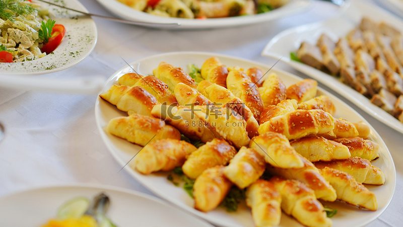 休闲食品与零食：品质与口感的双重追求